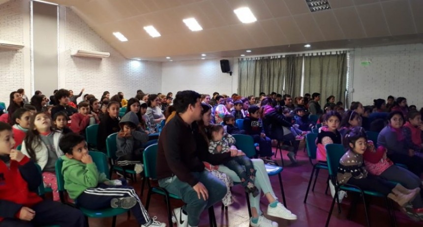 Con un divertid&iacute;simo espectaculo de t&iacute;teres arranc&oacute; la MUNIFR&Iacute;O2018 