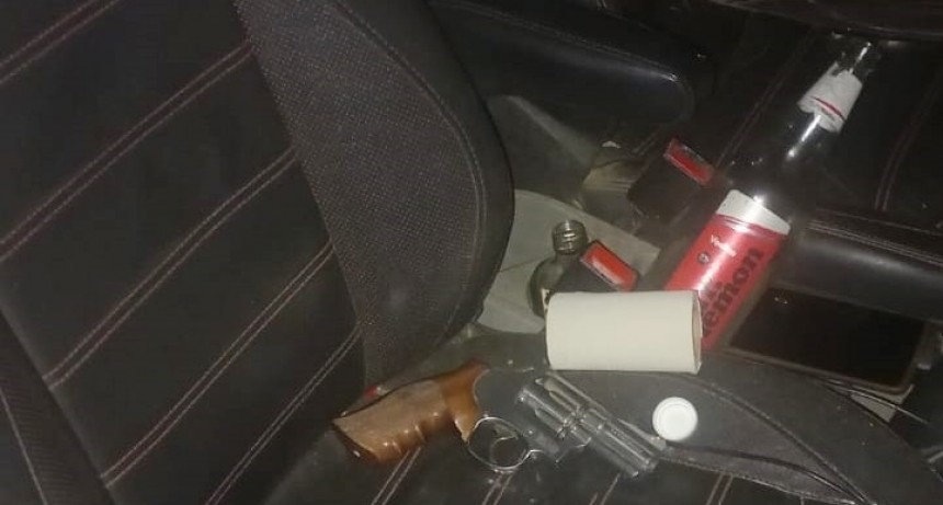 Se qued&oacute; dormido en la lateral ruta 7 con un rev&oacute;lver y coca&iacute;na en el asiento del acompa&ntilde;ante