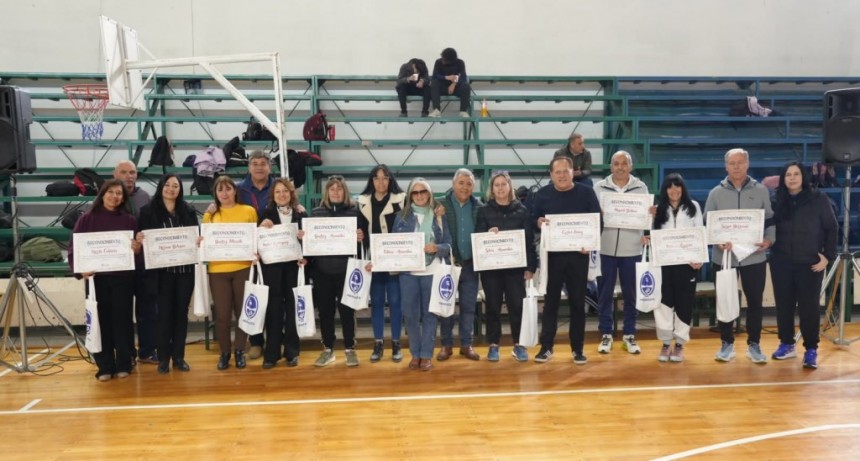 Un merecido reconocimiento a docentes jubilados de Jun&iacute;n