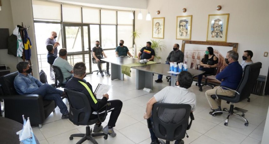Jun&iacute;n entreg&oacute; term&oacute;metros digitales infrarrojos a clubes deportivos 
