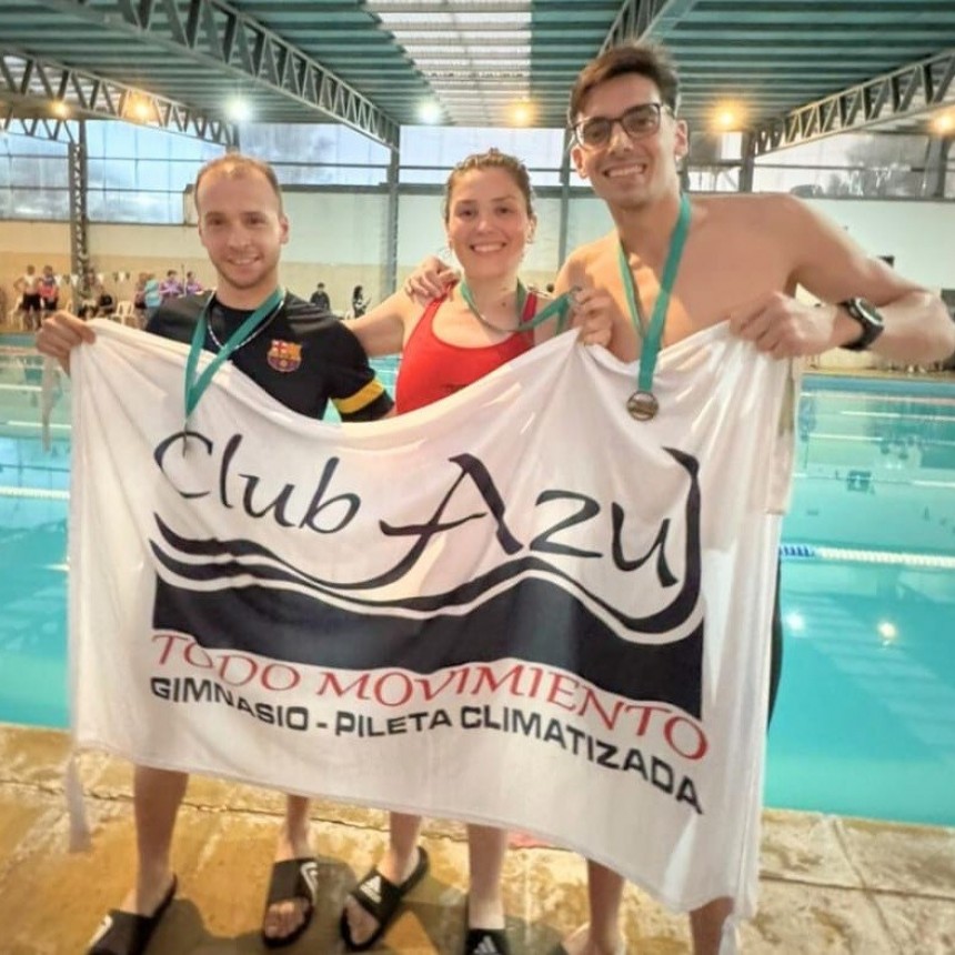 Tres medallas y mucho orgullo: El equipo m&aacute;ster del Club Azul sigue brillando