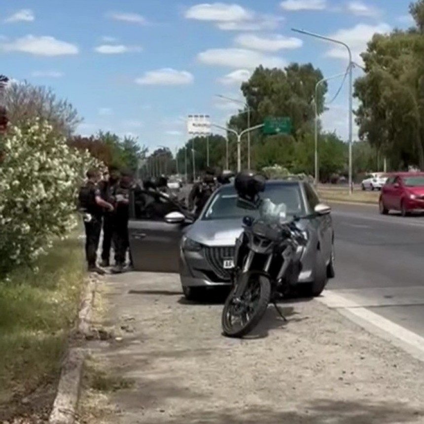 Auto robado en San Mart&iacute;n recuperado en acceso norte de Las Heras
