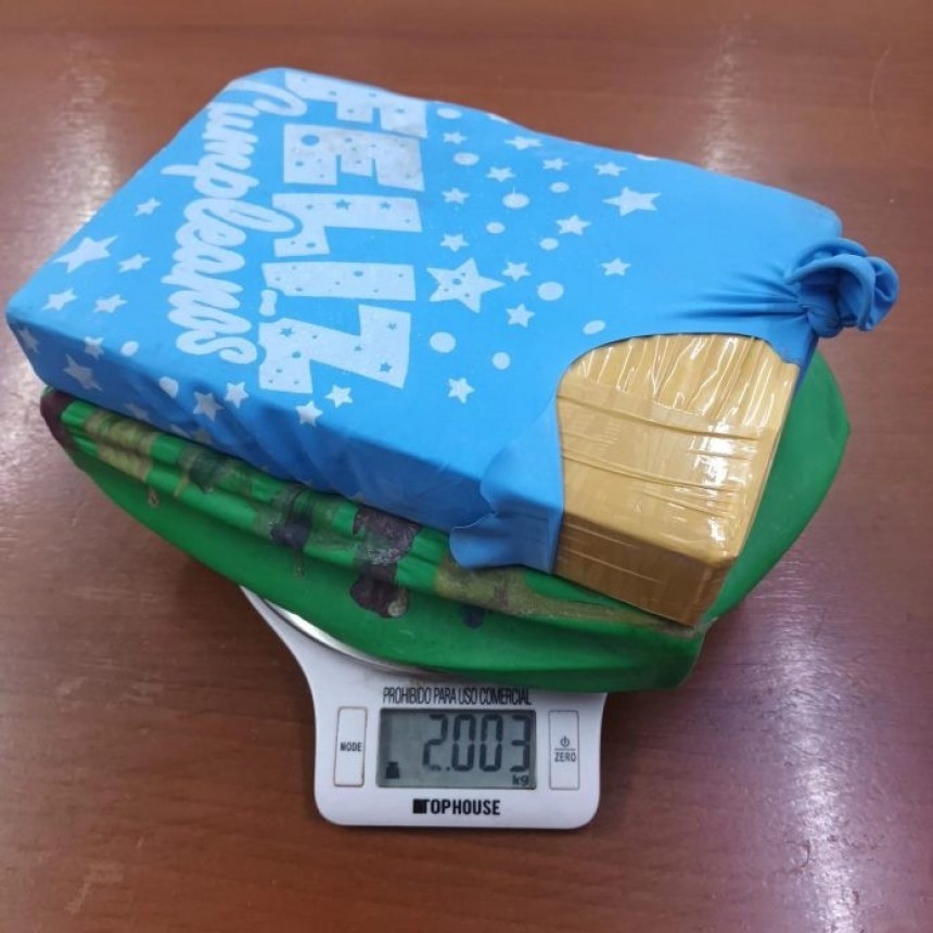 Operativo antidrogas en Las Catitas: 2 kg de coca&iacute;na, dinero y dos mujeres detenidas